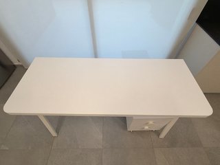 Escritorio blanco 150x60x78cm con cajonera