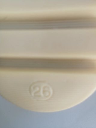 Botitas charol tipo Kikers con velcro T.26