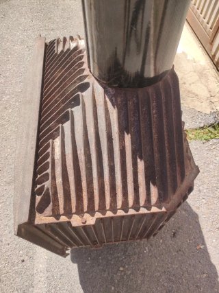 Chimenea de hierro forja con ruedas