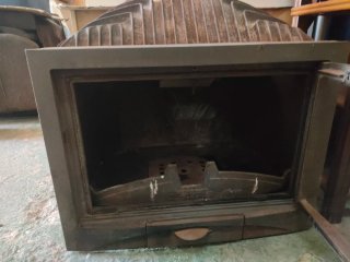 Chimenea de hierro forja con ruedas