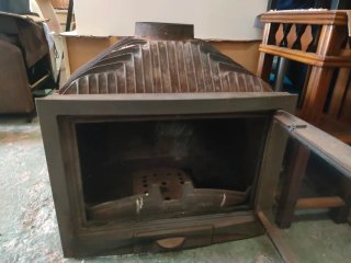 Chimenea de hierro forja con ruedas