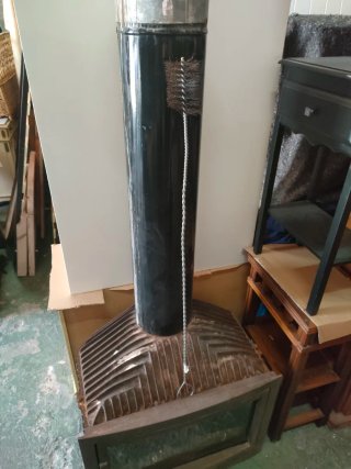 Chimenea de hierro forja con ruedas