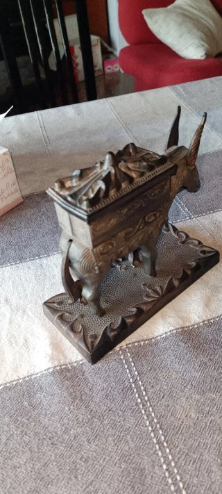 Burro dispensador de cigarrillos antiguo