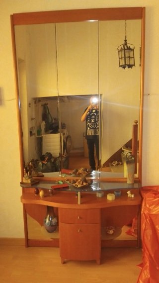 Mueble con espejo Mueble comedor con mesa 5 si.