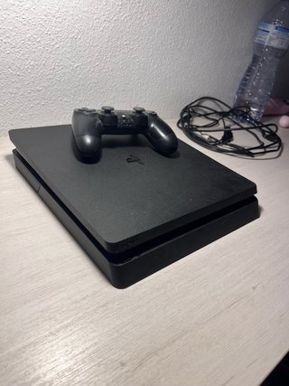 PlayStation 4 1TB Nero con controller