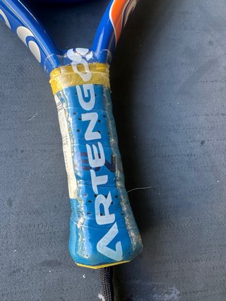 Pala padel infantil Artengo de Decathlon, nueva