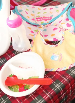 Bañera y trona Nenuco con muñecas y accesorios