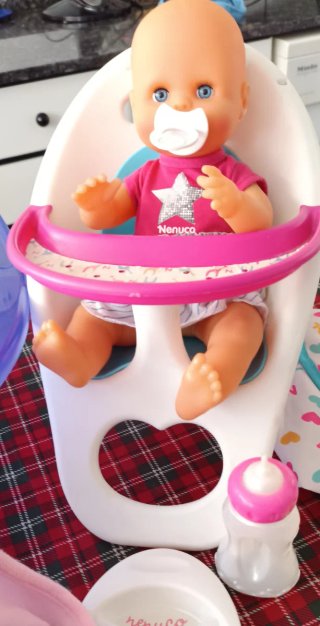 Bañera y trona Nenuco con muñecas y accesorios