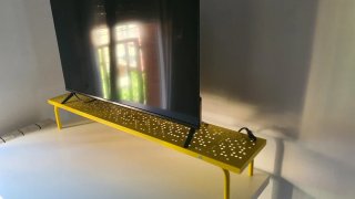 Estante de mesa amarillo metálico