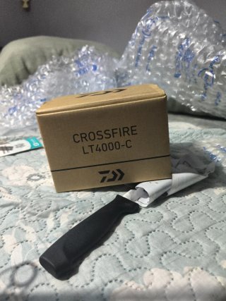 Carrete Daiwa Crossfire LT 4000-C