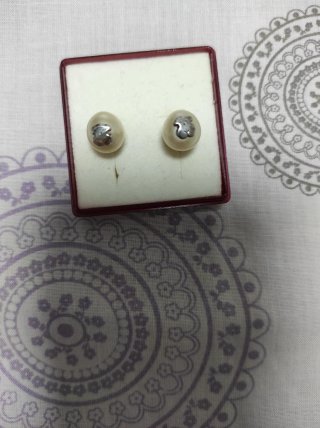 Pendientes perla con detalle oso