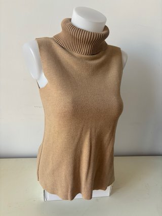 Chaleco Zara cuello alto sin mangas