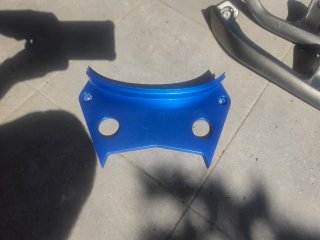 Tapa colin entre faro y asiento Kymco Kxct 125 Azu