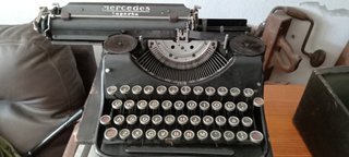 Máquina de escribir antigua Mercedes Superba