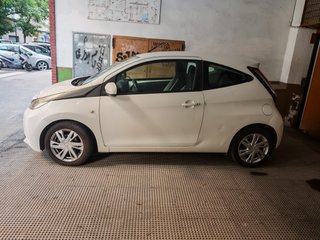 TOYOTA AYGO 1.0 VVT-i x-play 3p