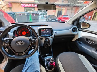 TOYOTA AYGO 1.0 VVT-i x-play 3p