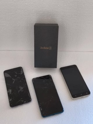Lotto 3 cellulari per ricambi, guasti No resi