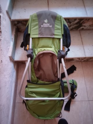 Mochila porta bebés casi nueva