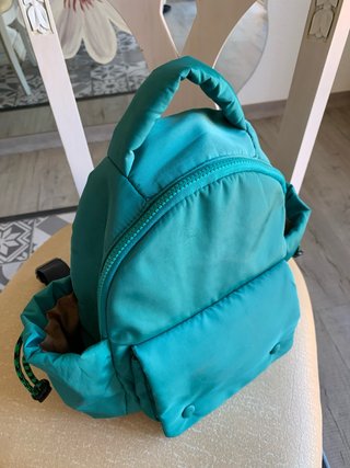 Mochila de mano raso color turquesa