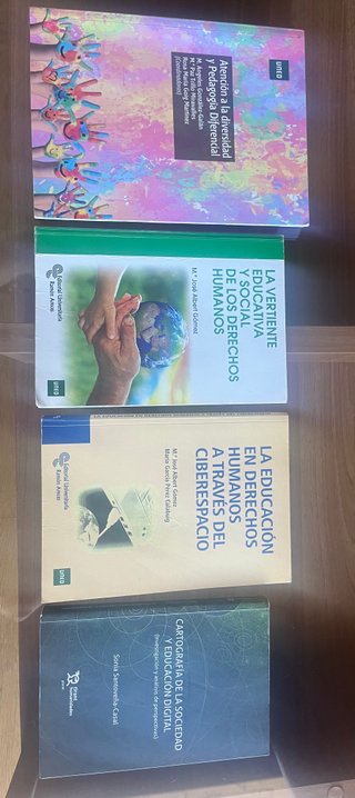 4 libros del grado de Educación Social de UNED