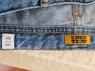 Pantalones vaqueros casi nuevos.