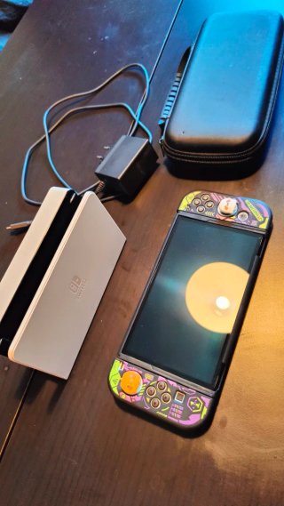 Nintendo Switch OLED + custodia + accessori