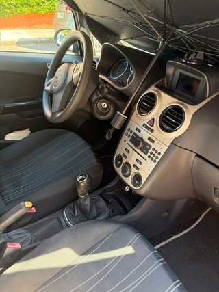 Opel Corsa 1.4 gasolina 90 CV