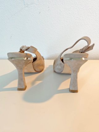 Zapatos Alma en Pena destalonados beige
