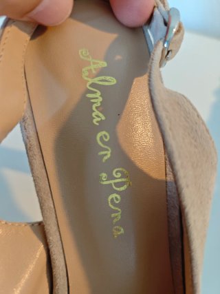 Zapatos Alma en Pena destalonados beige