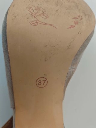 Zapatos Alma en Pena destalonados beige