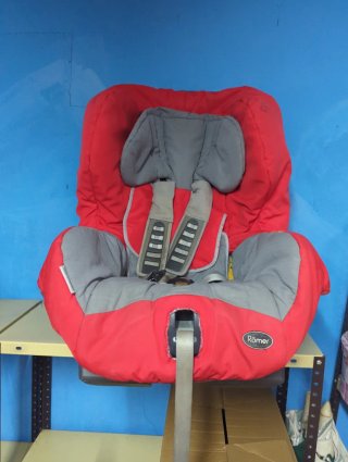 Silla de coche Römer roja y gris