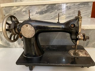 Máquina de coser antigua año 1900 Marca WERTHEIM