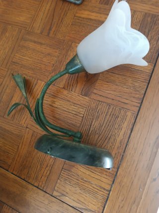 Aplique de pared verde con tulipa de cristal