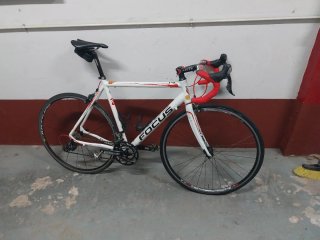 Bicicleta carretera montada en shimano 105