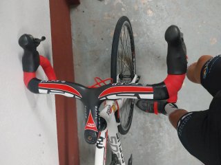 Bicicleta carretera montada en shimano 105