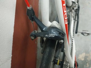 Bicicleta carretera montada en shimano 105