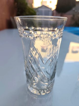 Antichissimi vasi in vetro intagliato