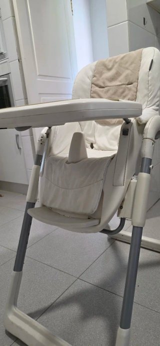 Trona de bebé color beige