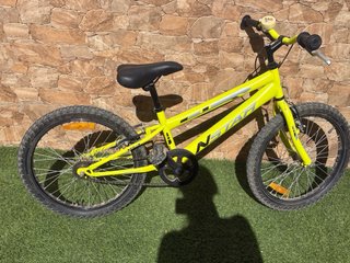 Bicicleta infantil NSTAR amarilla