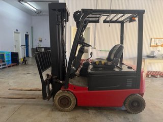 Carretilla elevadora eléctrica Doosan 1600kg 470KM