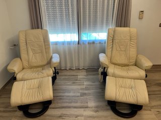Sillón relax piel beige con reposapiés