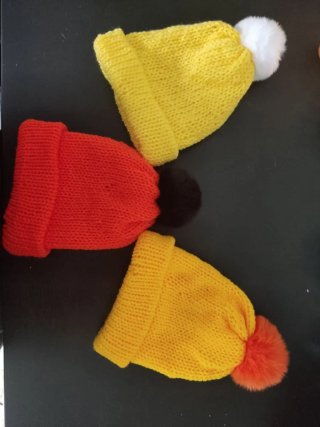 Cappelli di lana con pompon