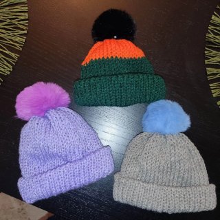 Cappelli di lana con pompon