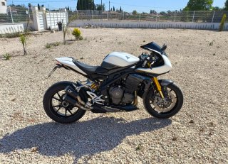 Triumph Speed Triple 1200 RR