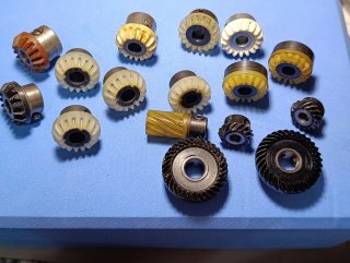 Piñones para máquina de coser