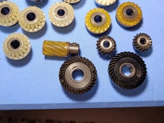Piñones para máquina de coser