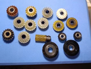 Piñones para máquina de coser