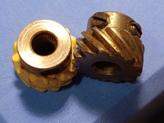 Piñones para máquina de coser