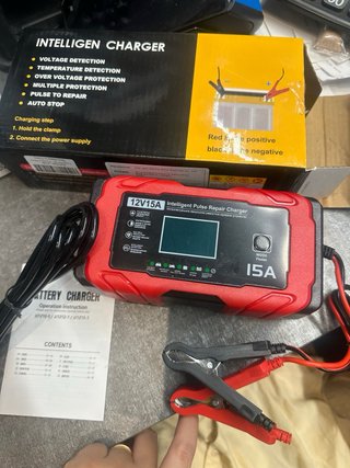 Cargador Baterías Coche 12V 15A Inteligente
