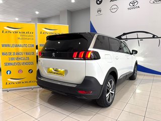 Peugeot 5008 2022